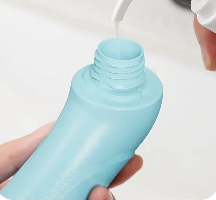New hand-held blue pet bath brush with ABS PP TPR material 62 by 90 by 160mm for dogs and cats