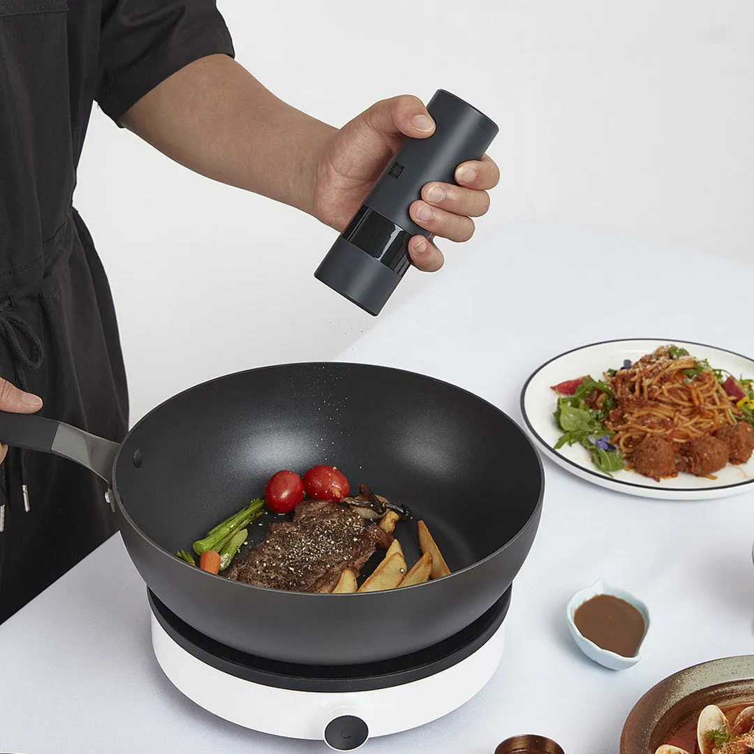 Electric grinder in black with ceramic mechanism, 51.5×157mm, for black pepper and sea salt