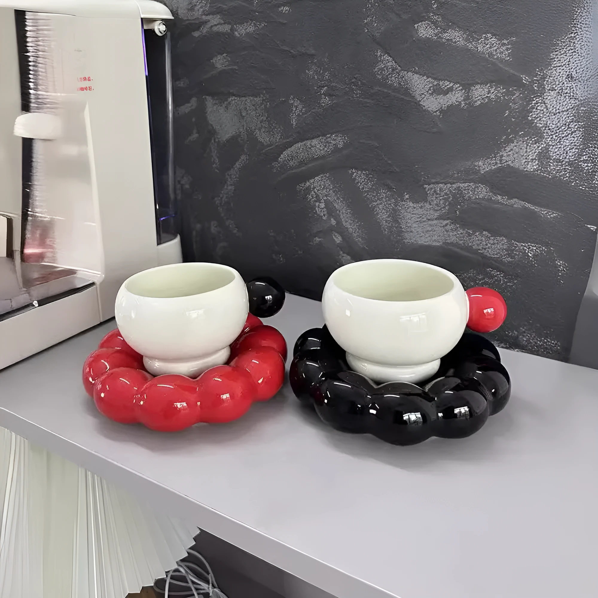 Ceramic coffee set with 250ml cup and matching dish in cotton candy colours