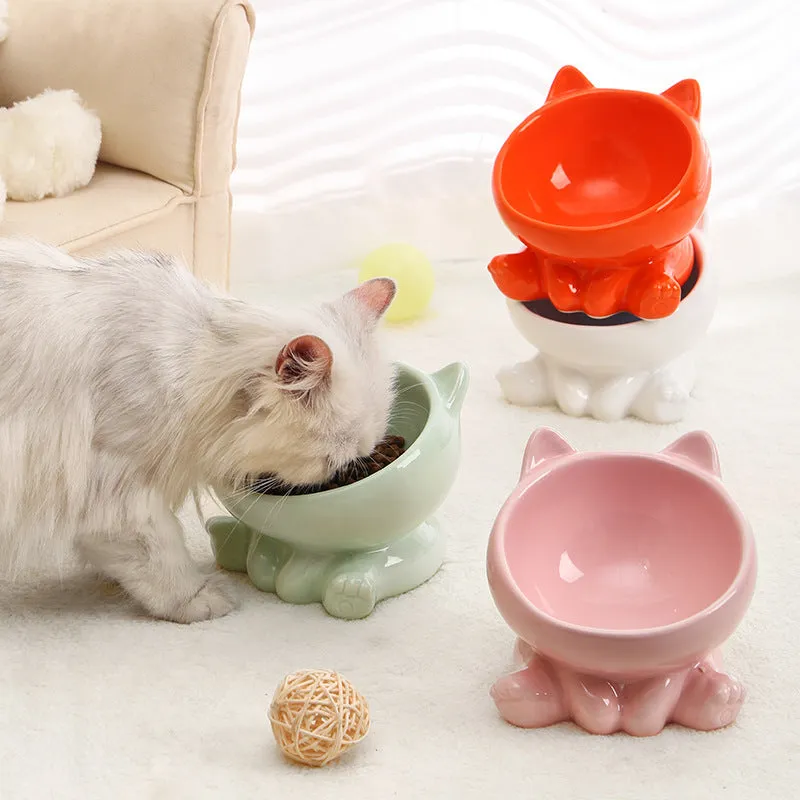 Ceramic cat bowl with oblique mouth and neck guard in black and white colour option