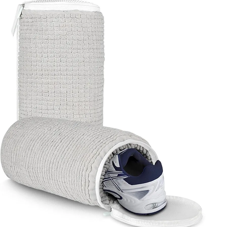 Shoe washing bag made of polyester in white colour, anti-deformation design for machine washing