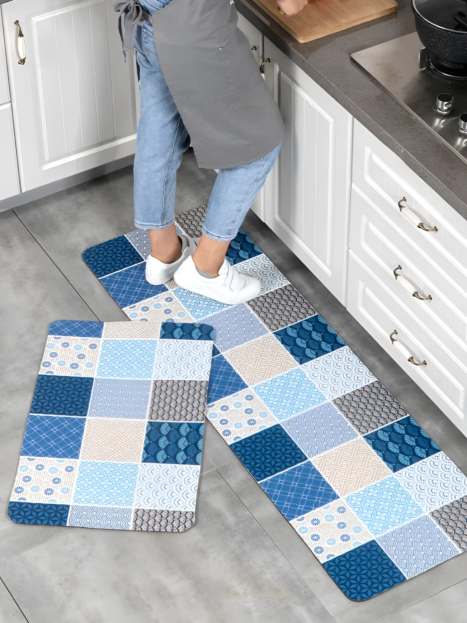 Machine-woven kitchen floor mat with geometric pattern in leather-like finish, available in 40x60cm size