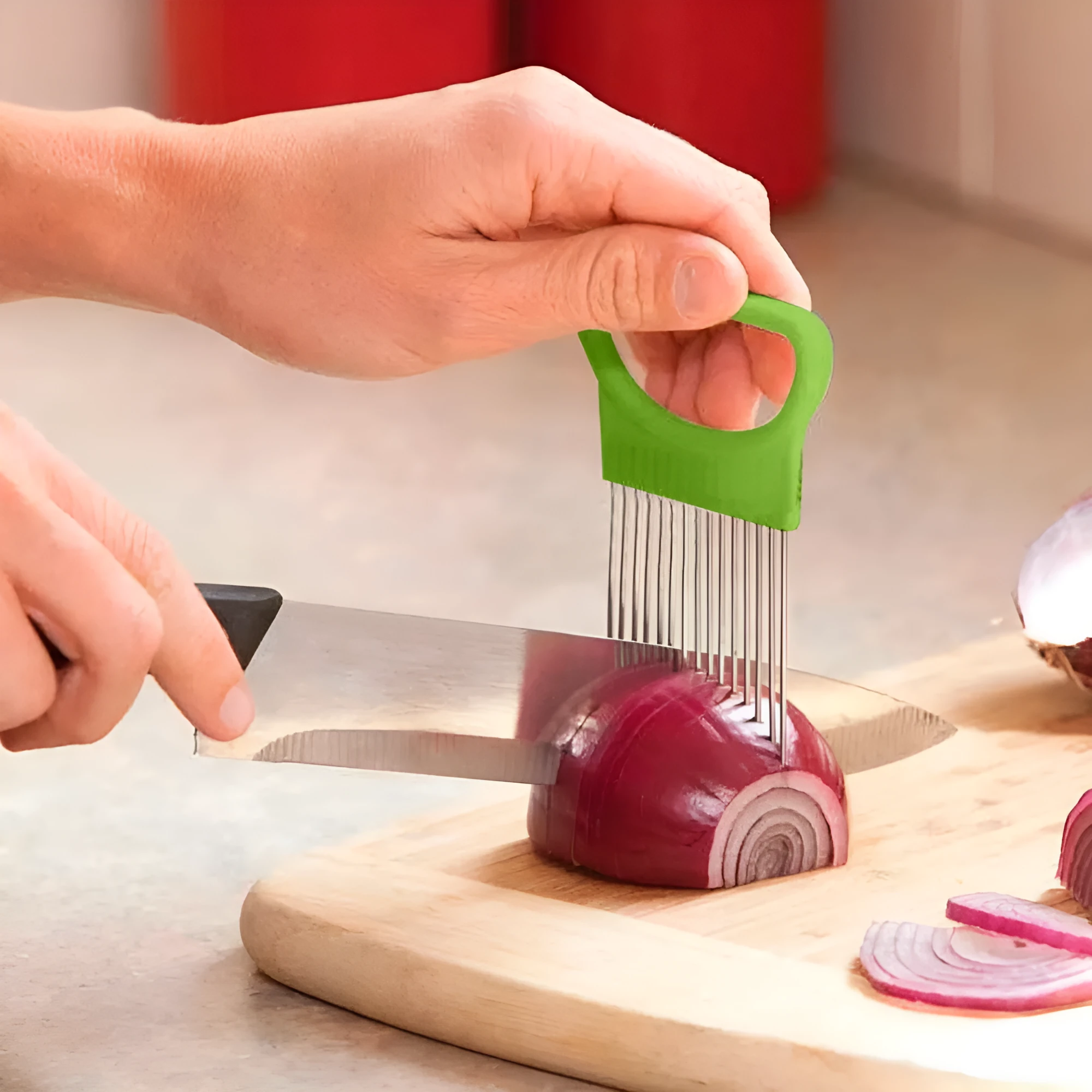 Vegetable holder cutting aid for onions and tomatoes with blue easy-grip handle, PP plastic and 430 steel, 10.5cm x 7.8cm