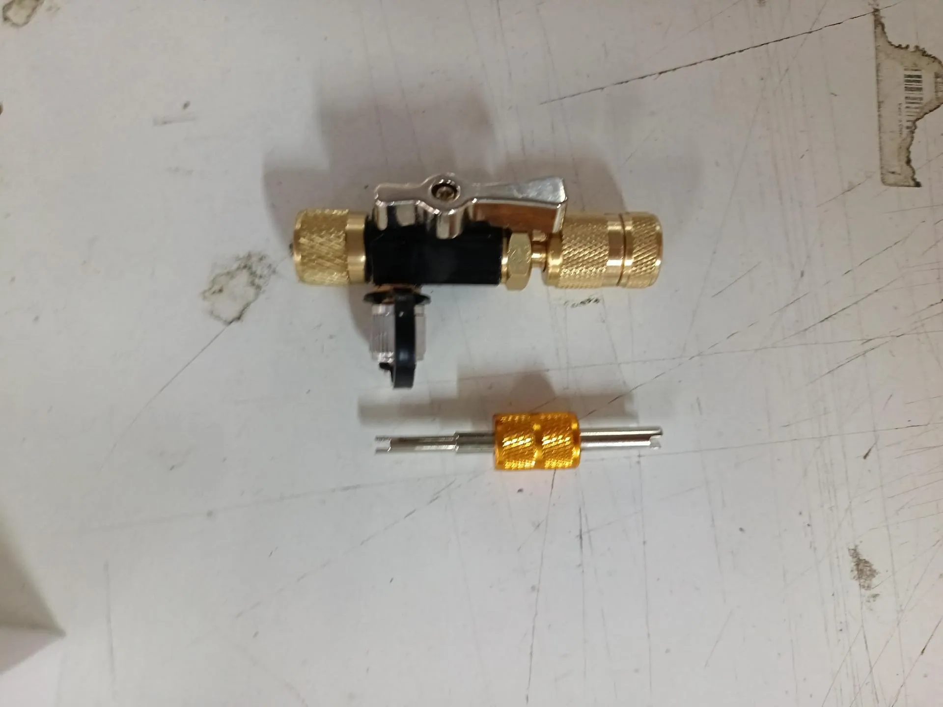 Vacuum valve core disassembly tool set with metal valve remover and valve core wrench