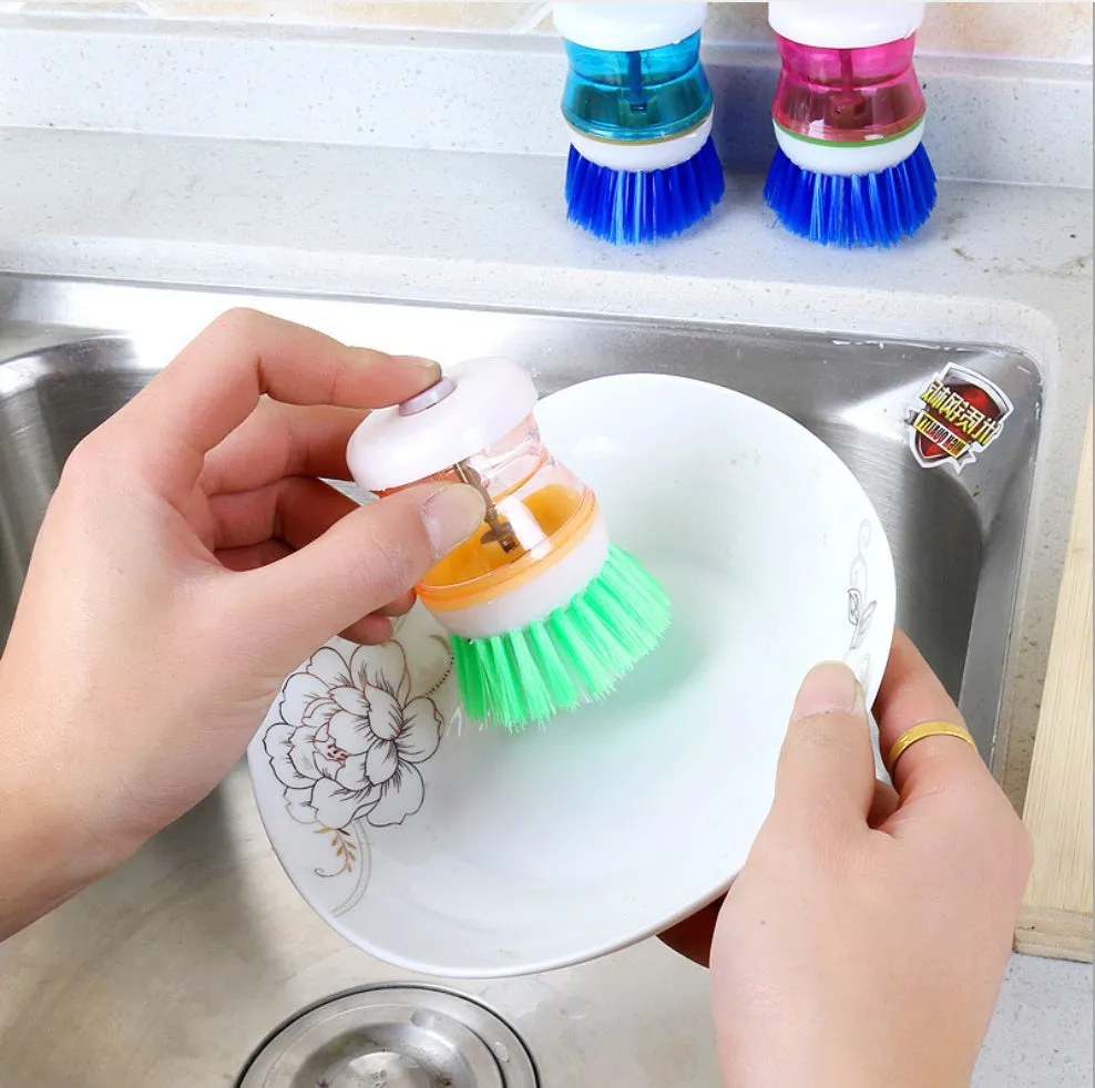 Soap dispensing palm brush with PP plastic build, 5.5cm diameter, 7cm length, random colour