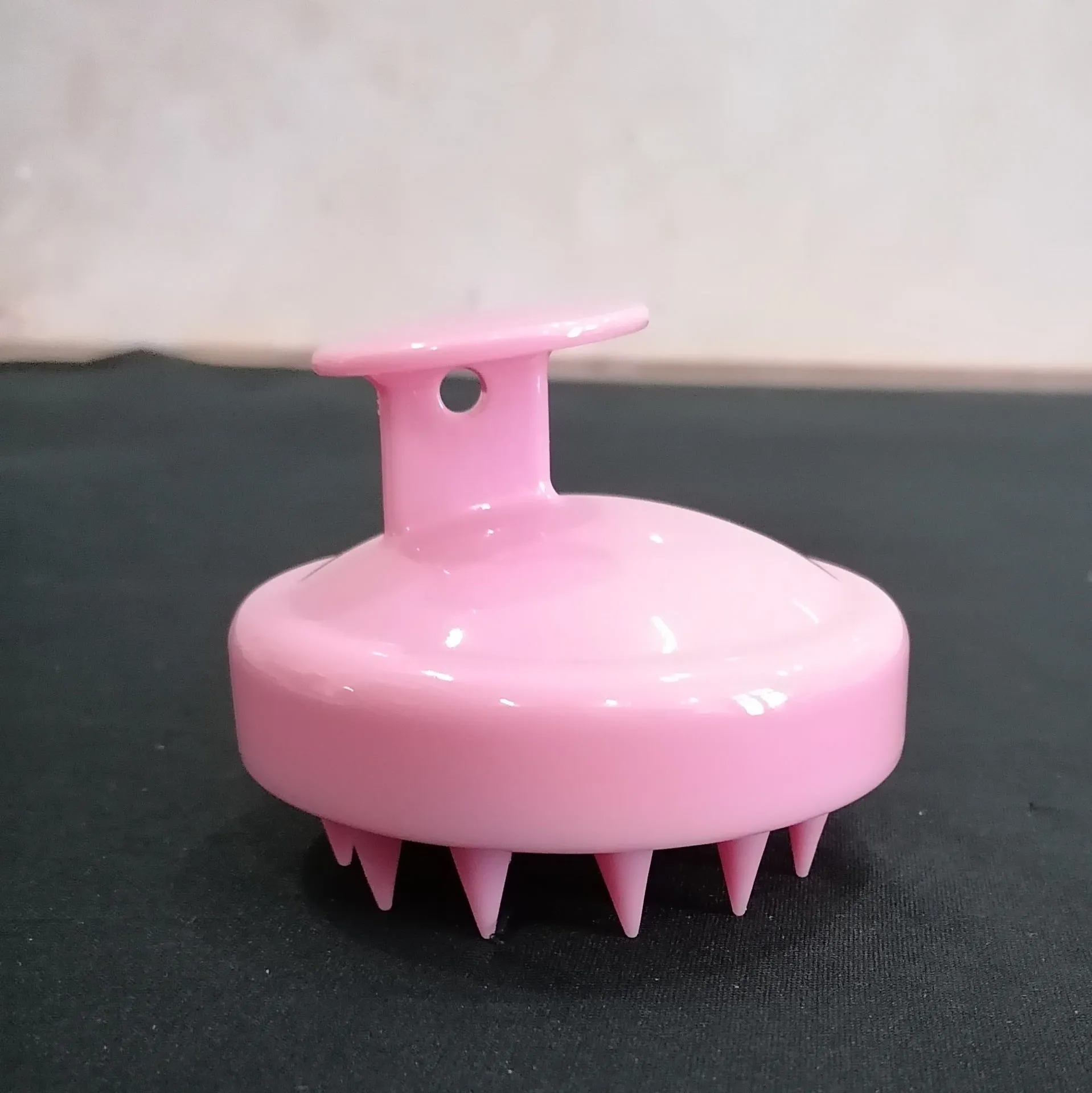 Silicone shampoo brush scalp massage comb 8x8x7cm in black