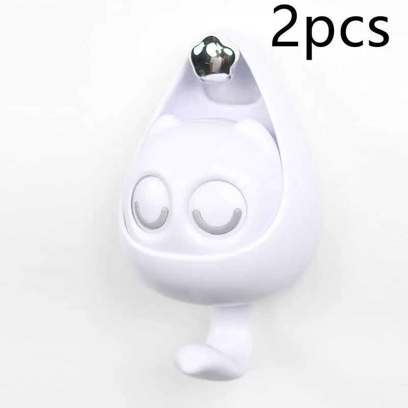 Cream white cat-shaped adhesive wall hook with winking eyes, 2.5kg capacity, 105x61x45mm