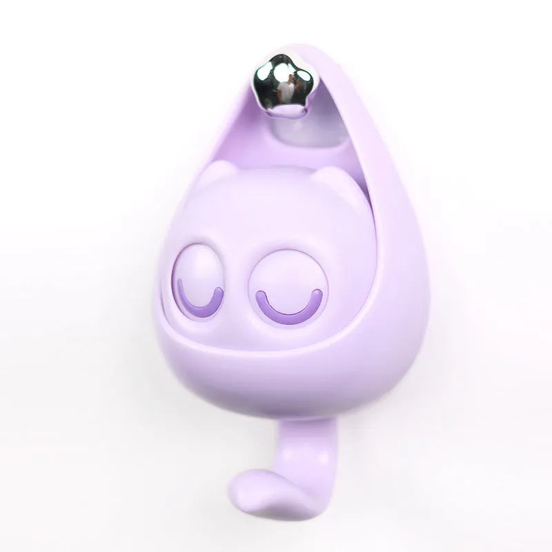 Cream white cat-shaped adhesive wall hook with winking eyes, 2.5kg capacity, 105x61x45mm