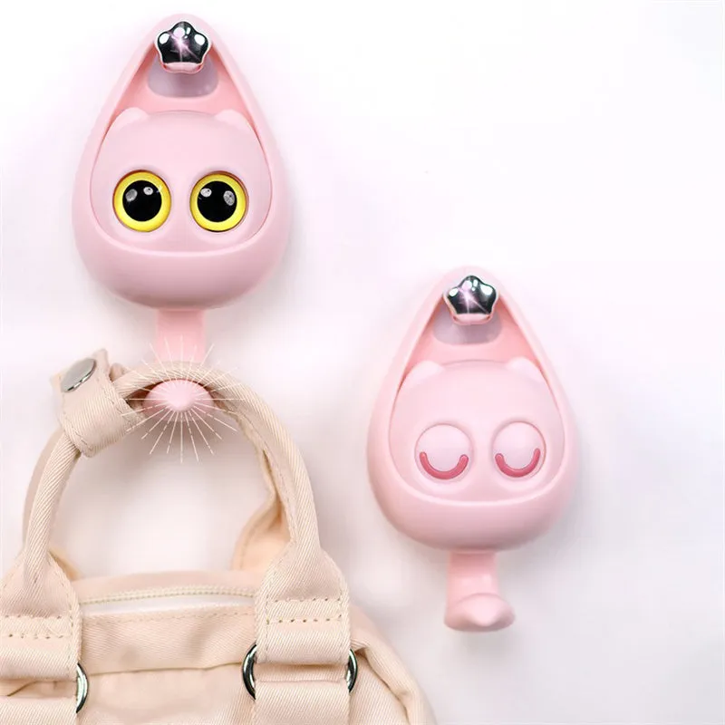 Cream white cat-shaped adhesive wall hook with winking eyes, 2.5kg capacity, 105x61x45mm
