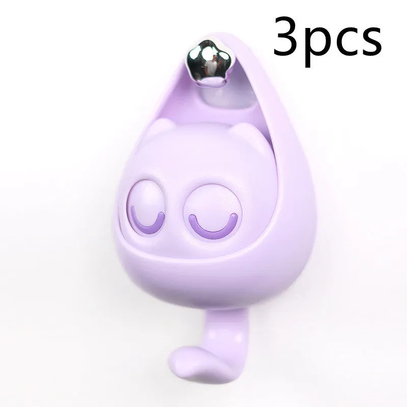 Cream white cat-shaped adhesive wall hook with winking eyes, 2.5kg capacity, 105x61x45mm