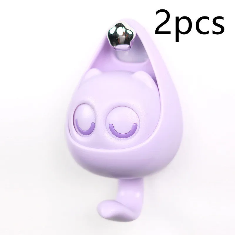 Cream white cat-shaped adhesive wall hook with winking eyes, 2.5kg capacity, 105x61x45mm
