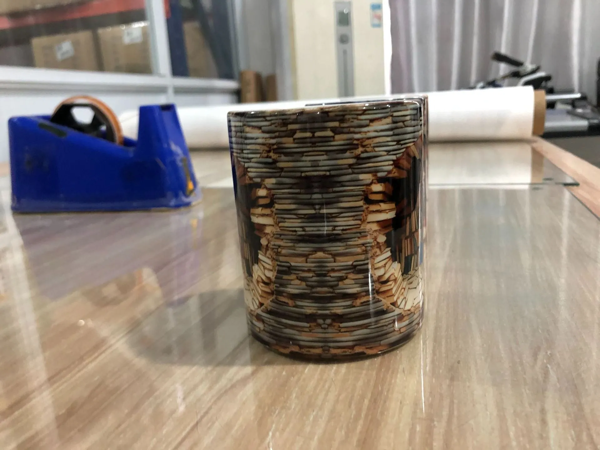 3D bookshelf ceramic mug with handle, library print, 350ml capacity, 9.8x8cm