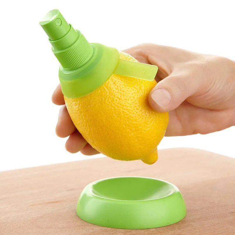 Green lemon sprayer with screw-in nozzle and PVC silicone ring for direct citrus juicing