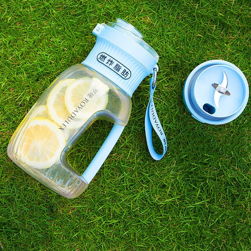 Portable blender juicer in light blue with USB charging cable and water cup, 801-1000mL capacity