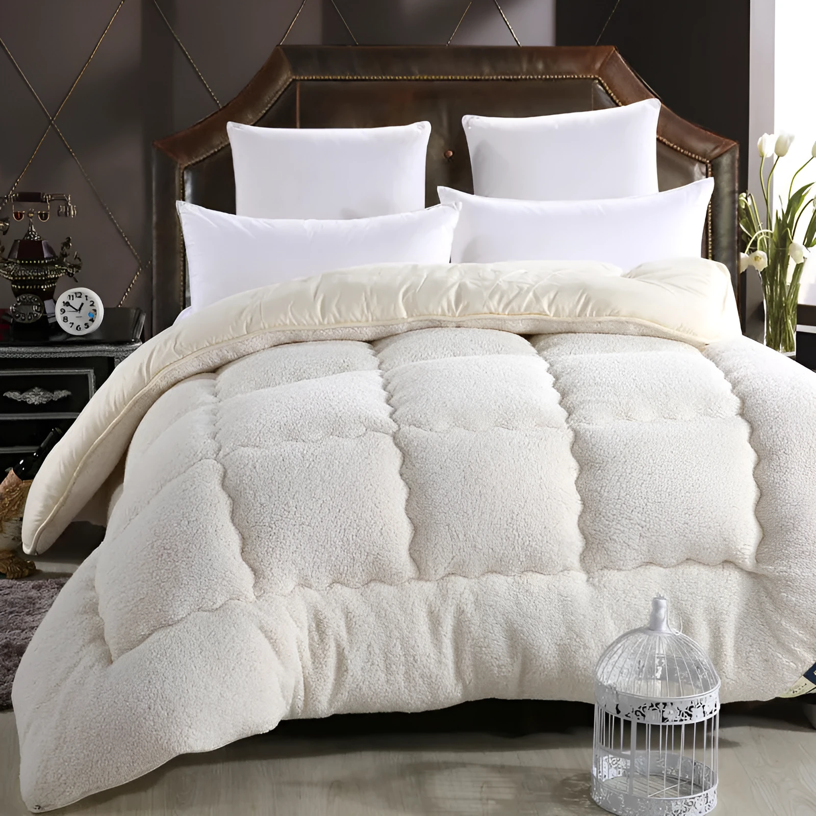 Goose down quilt with polyester shell in neutral colour, available in multiple sizes up to 220x240cm