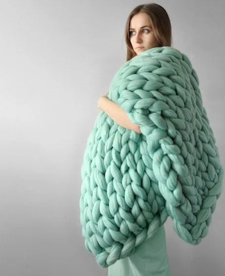 Nordic thick acrylic hand-woven blanket in white colour with plain pattern