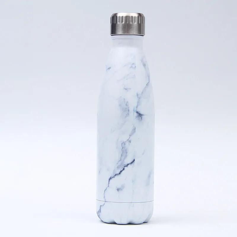 500ml stainless steel vacuum insulated sport bottle with lid on a gym bench