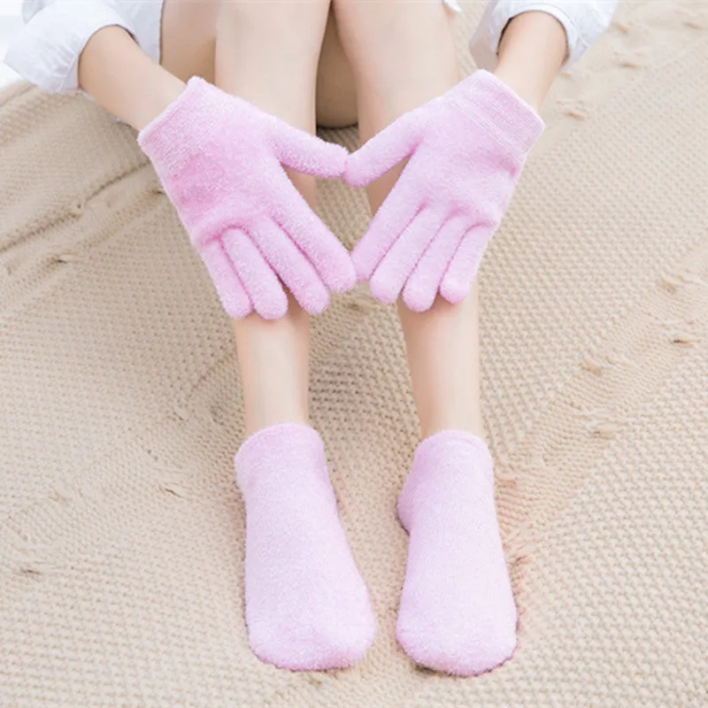 Spa gel gloves hand mask with Vitamin E and essential oils in pink colour