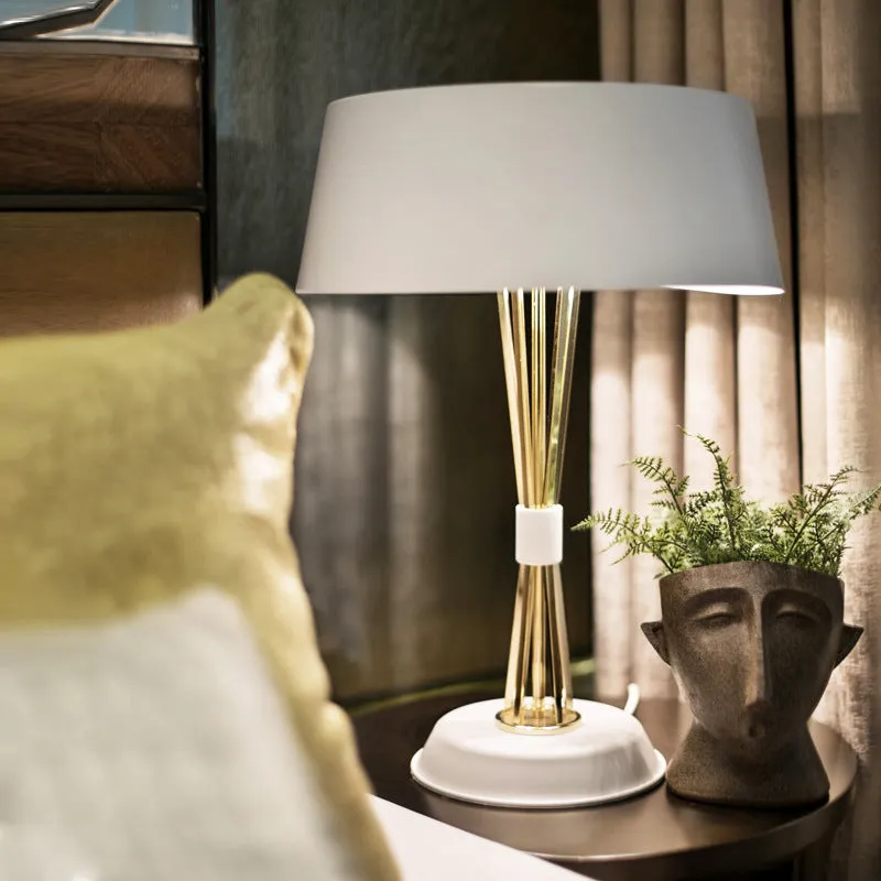 European-style iron table lamp 35x66cm black metal lampholder LED desk light