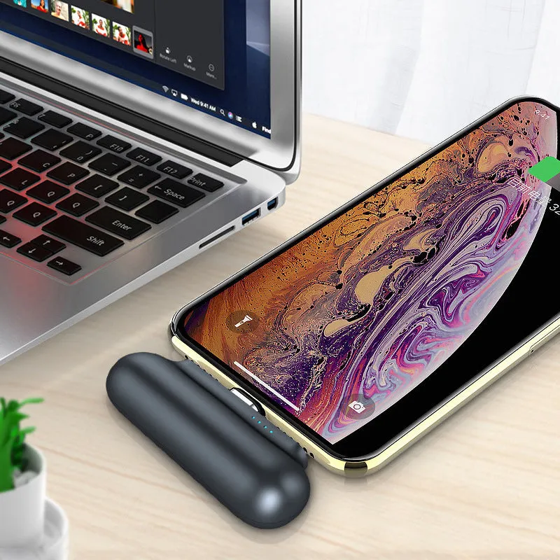 Smart magnetic mini power bank in black, 2600mAh, with magnetic data cable and compact plastic shell