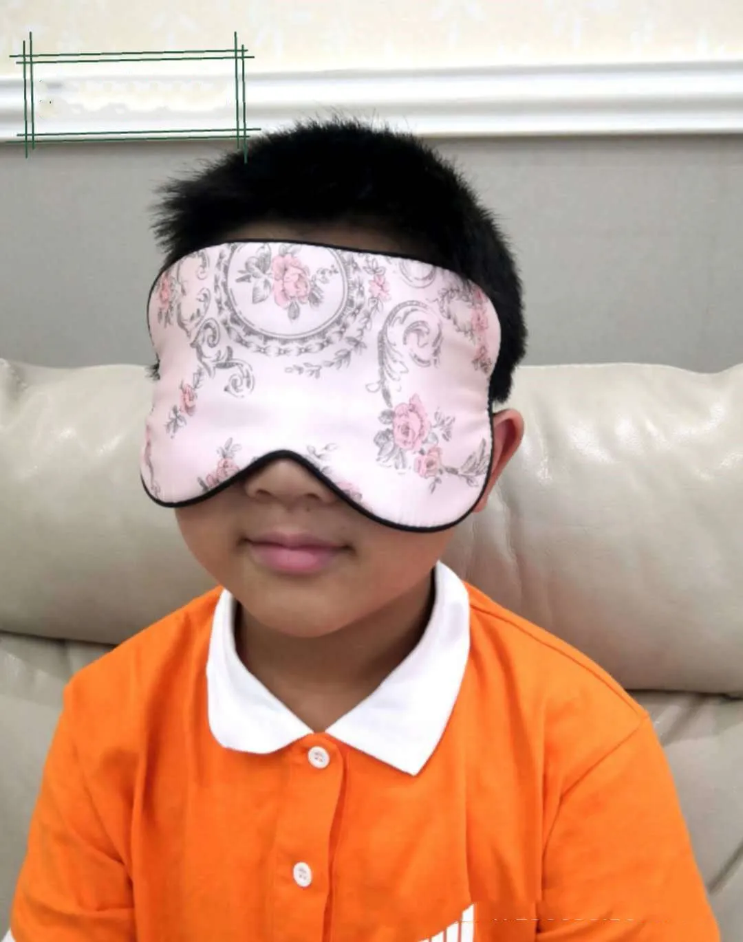 Double-sided mulberry silk eye mask with adjustable elastic band in black colour
