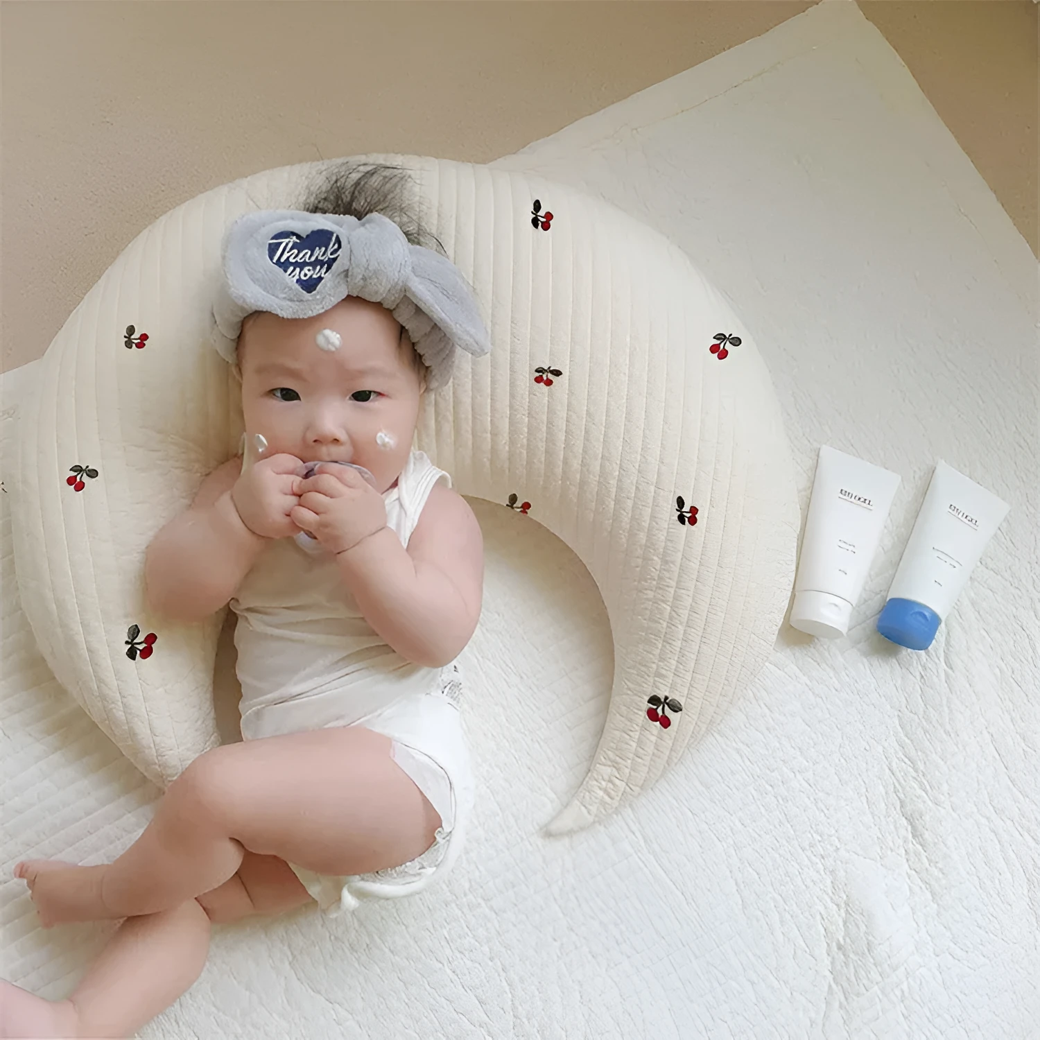 Anti-mite pure cotton baby nursing U-shape pillow in bear pattern, 56x65cm size