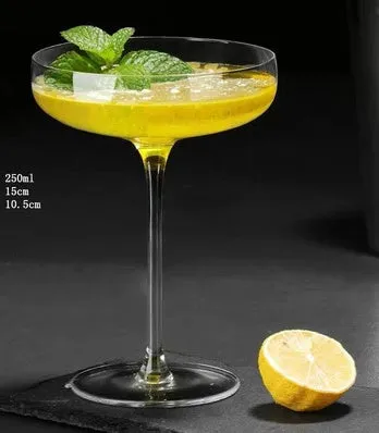 Transparent lead-free glass cocktail glass with seamless flat base and satin-board wall design