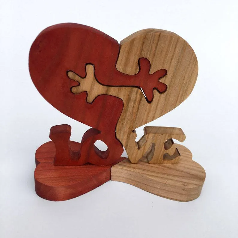 Wooden heart love desktop ornament with engraved modern minimalist geometric design in colour A, 10x13x2cm