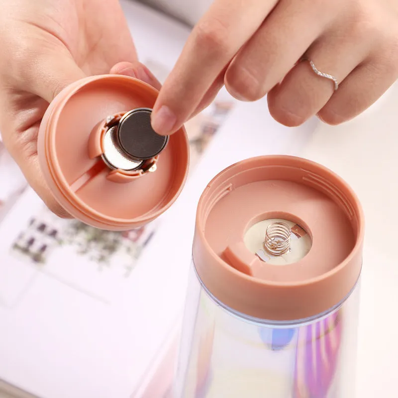 Luminous creative plastic coffee cup with double straw and light gradient finish, 560ml capacity