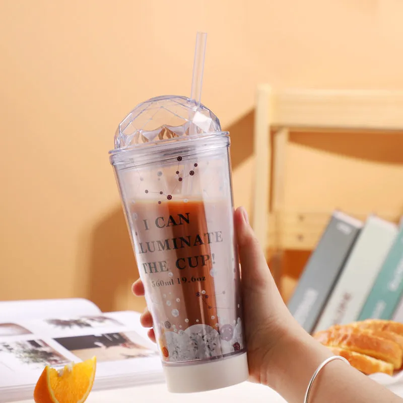 Luminous creative plastic coffee cup with double straw and light gradient finish, 560ml capacity