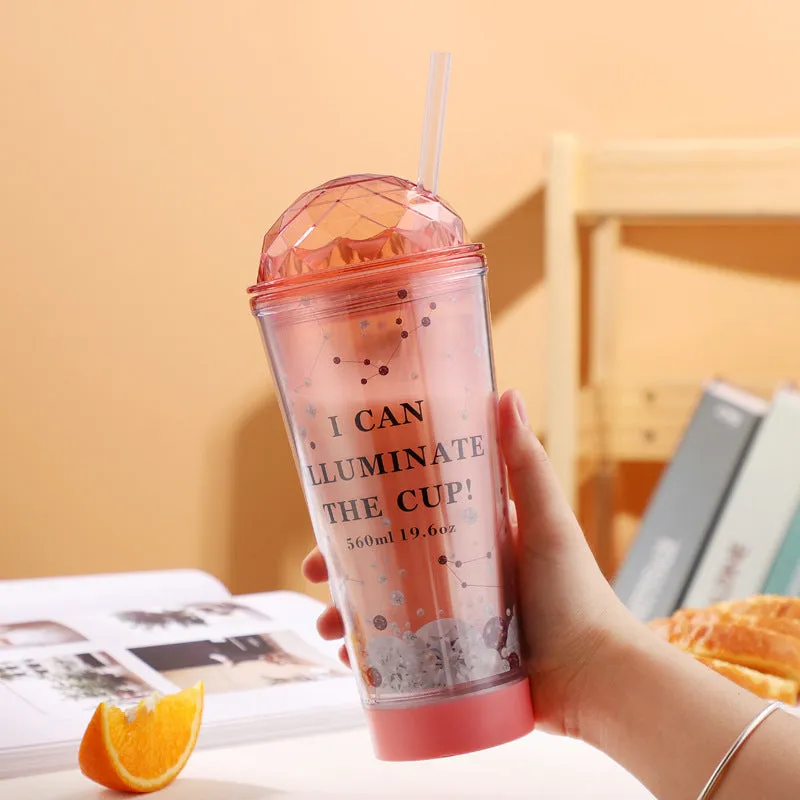 Luminous creative plastic coffee cup with double straw and light gradient finish, 560ml capacity