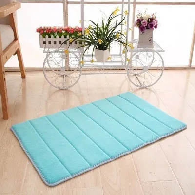 Memory cotton carpet with coral fleece surface, non-slip latex bottom, beige colour, 40x60cm size on bathroom floor