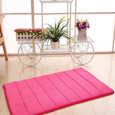 Memory cotton carpet with coral fleece surface, non-slip latex bottom, beige colour, 40x60cm size on bathroom floor
