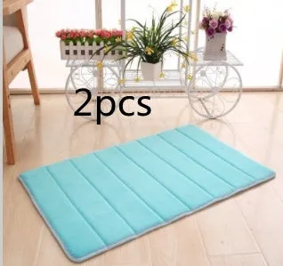 Memory cotton carpet with coral fleece surface, non-slip latex bottom, beige colour, 40x60cm size on bathroom floor