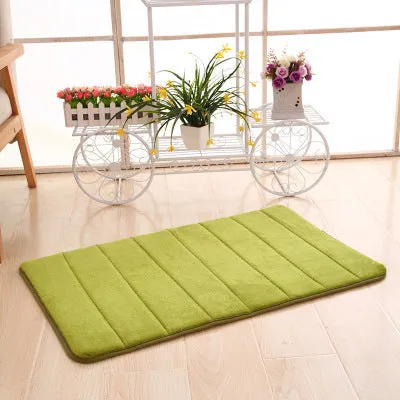 Memory cotton carpet with coral fleece surface, non-slip latex bottom, beige colour, 40x60cm size on bathroom floor