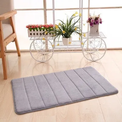 Memory cotton carpet with coral fleece surface, non-slip latex bottom, beige colour, 40x60cm size on bathroom floor