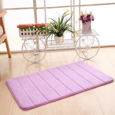 Memory cotton carpet with coral fleece surface, non-slip latex bottom, beige colour, 40x60cm size on bathroom floor