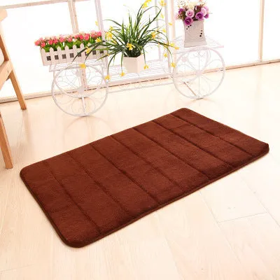 Memory cotton carpet with coral fleece surface, non-slip latex bottom, beige colour, 40x60cm size on bathroom floor