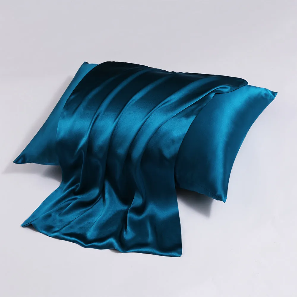 Zipper silk double-sided pillowcase in light champagne colour showing concealed zipper and mulberry silk texture