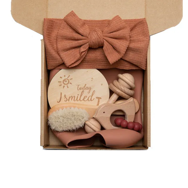 Newborn baby shower toy set in peach colour, six bath toys made from wood and chemical fibre