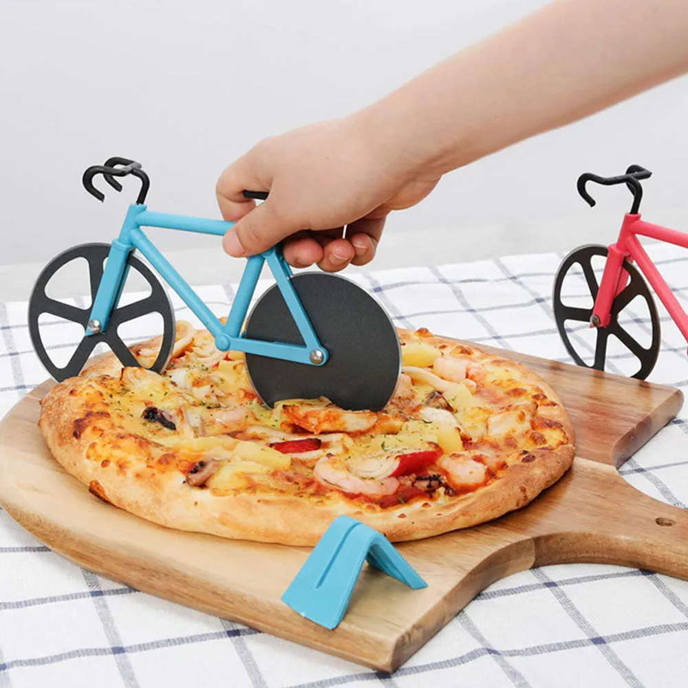 Bicycle-shaped pizza cutter with stainless steel wheel and ABS handle, red colour