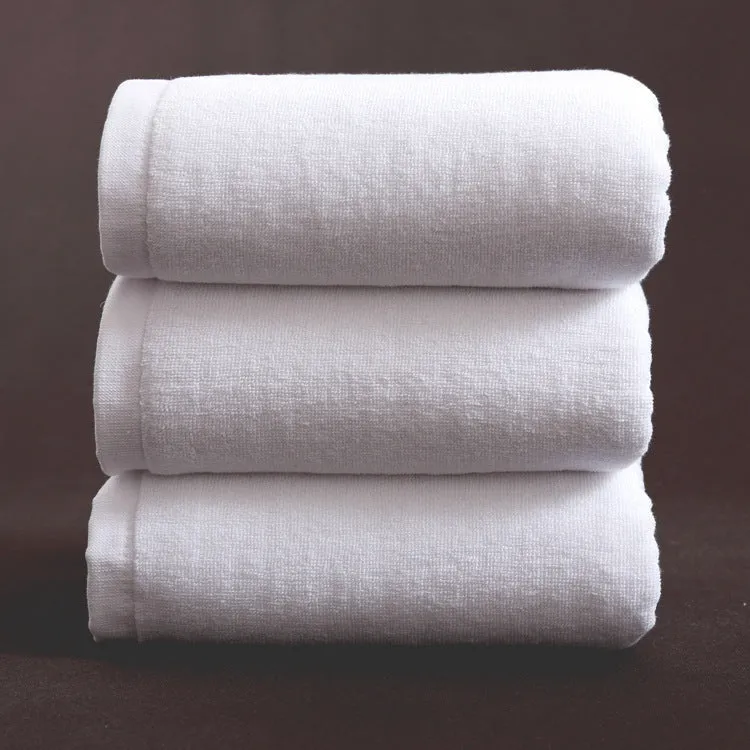 Thickened 100% cotton bath towel in white with 70x140cm 400g size and plain weave texture