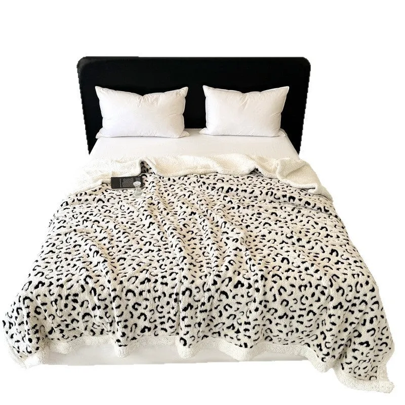 Double-layer cationic leopard jacquard taffeta blanket showing animal print pattern design