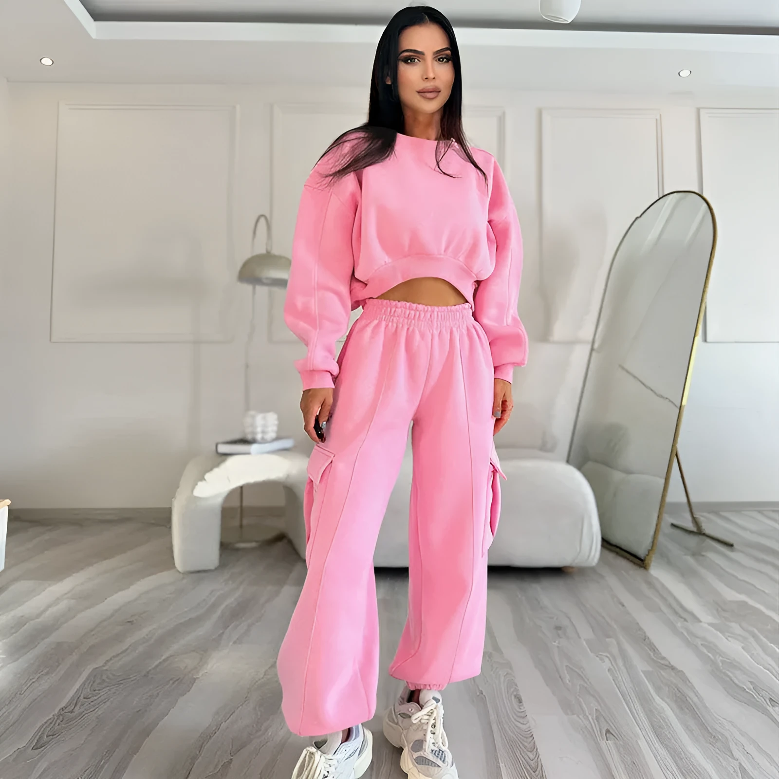Women's round neck sweatshirt and high waist pocket sweatpants set in solid colour, loose fit, polyester fibre