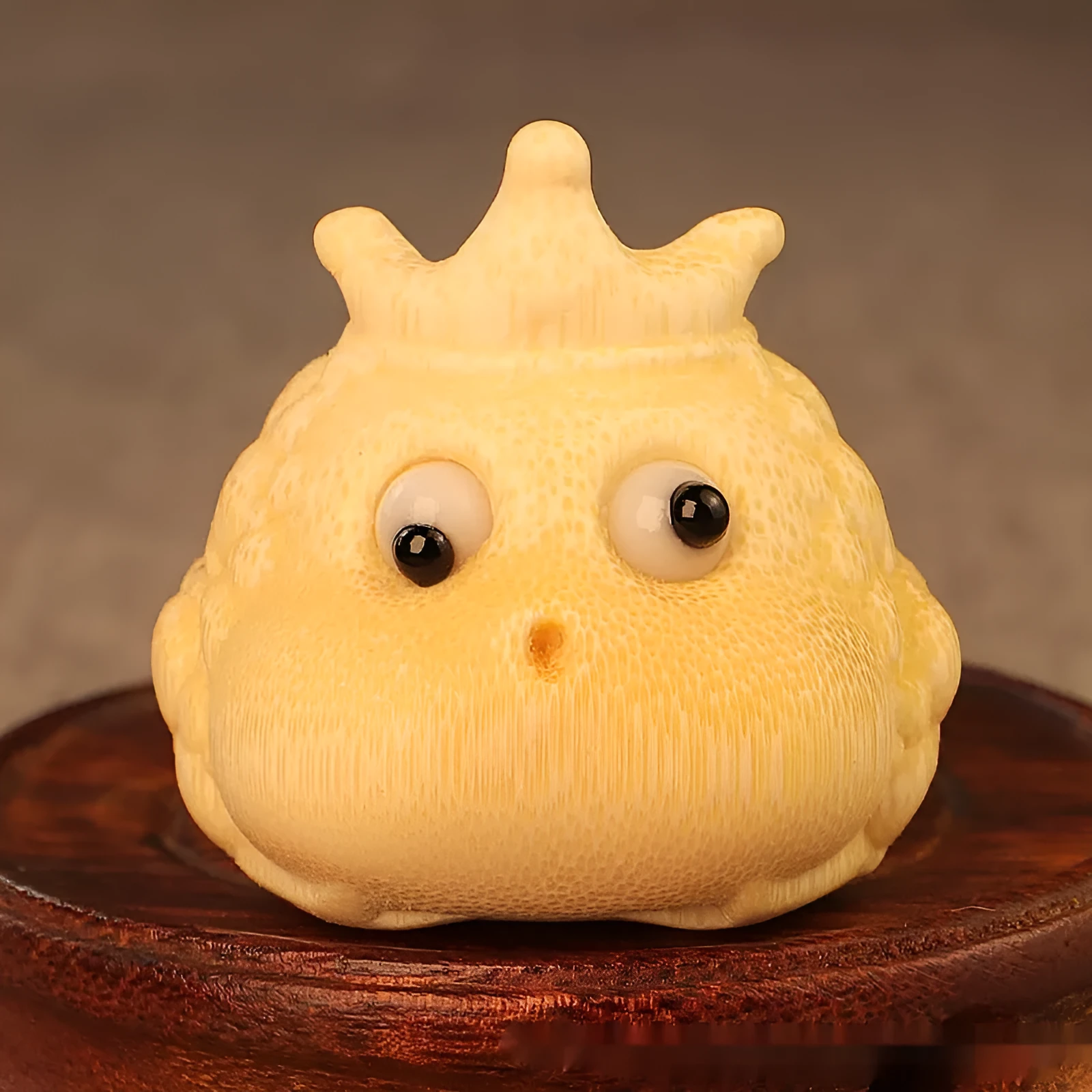 Solid bamboo carving crown princess toad ornament with 5.0 live eye size