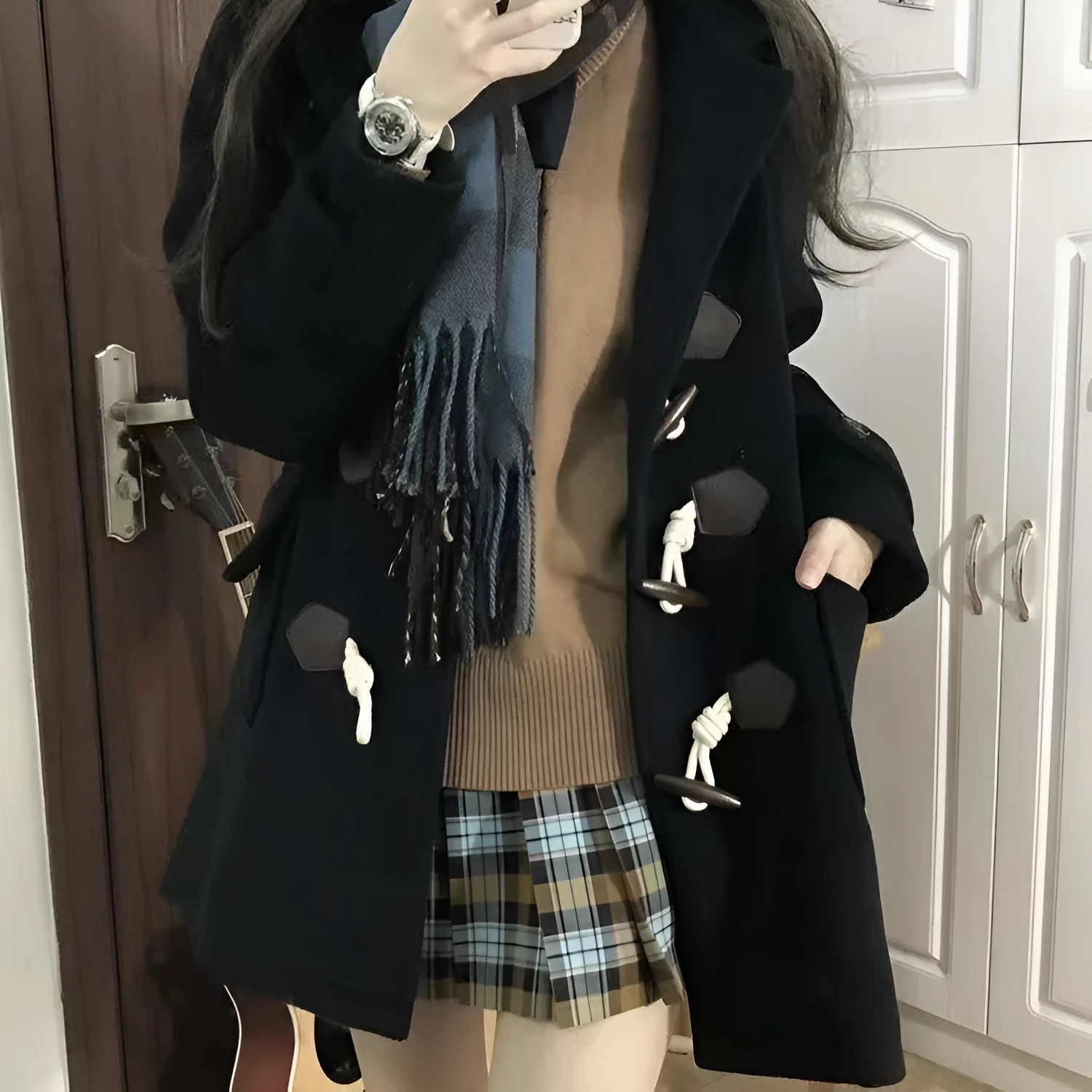 Japanese JK hooded horn button woolen coat in solid colour, loose fit, black colour