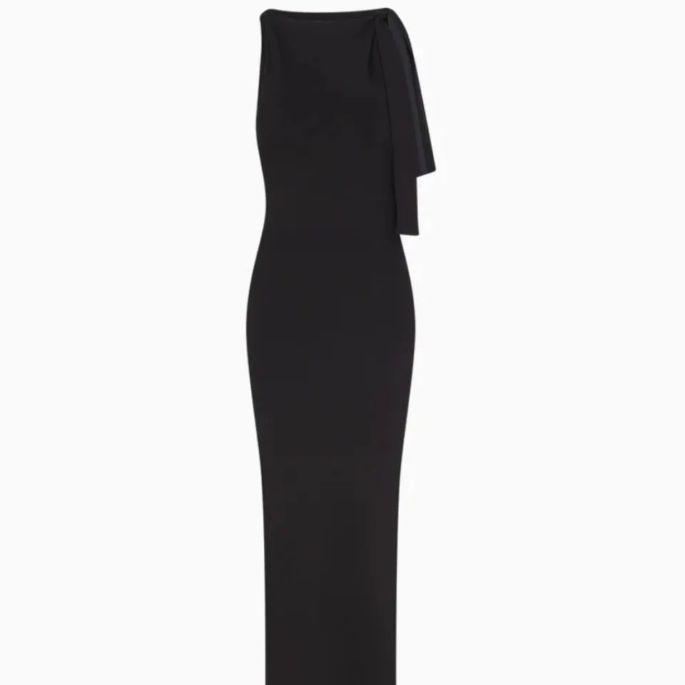 Sloping shoulder women's white long dress with high waist and hip skirt shape, sleeveless design, fold detail