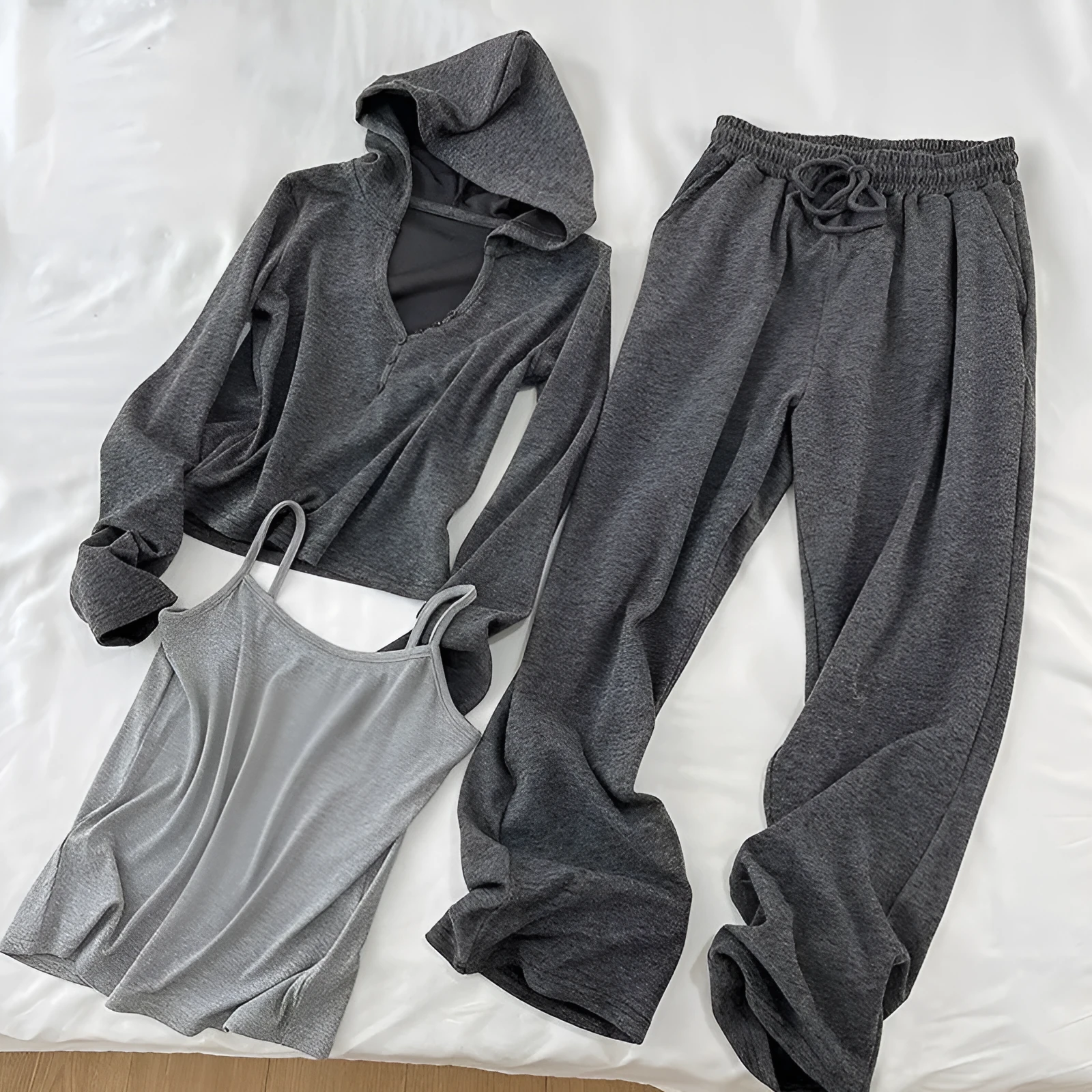 Women's casual sports suit in gray with princess sleeves, long-sleeve top, shorts, and vest