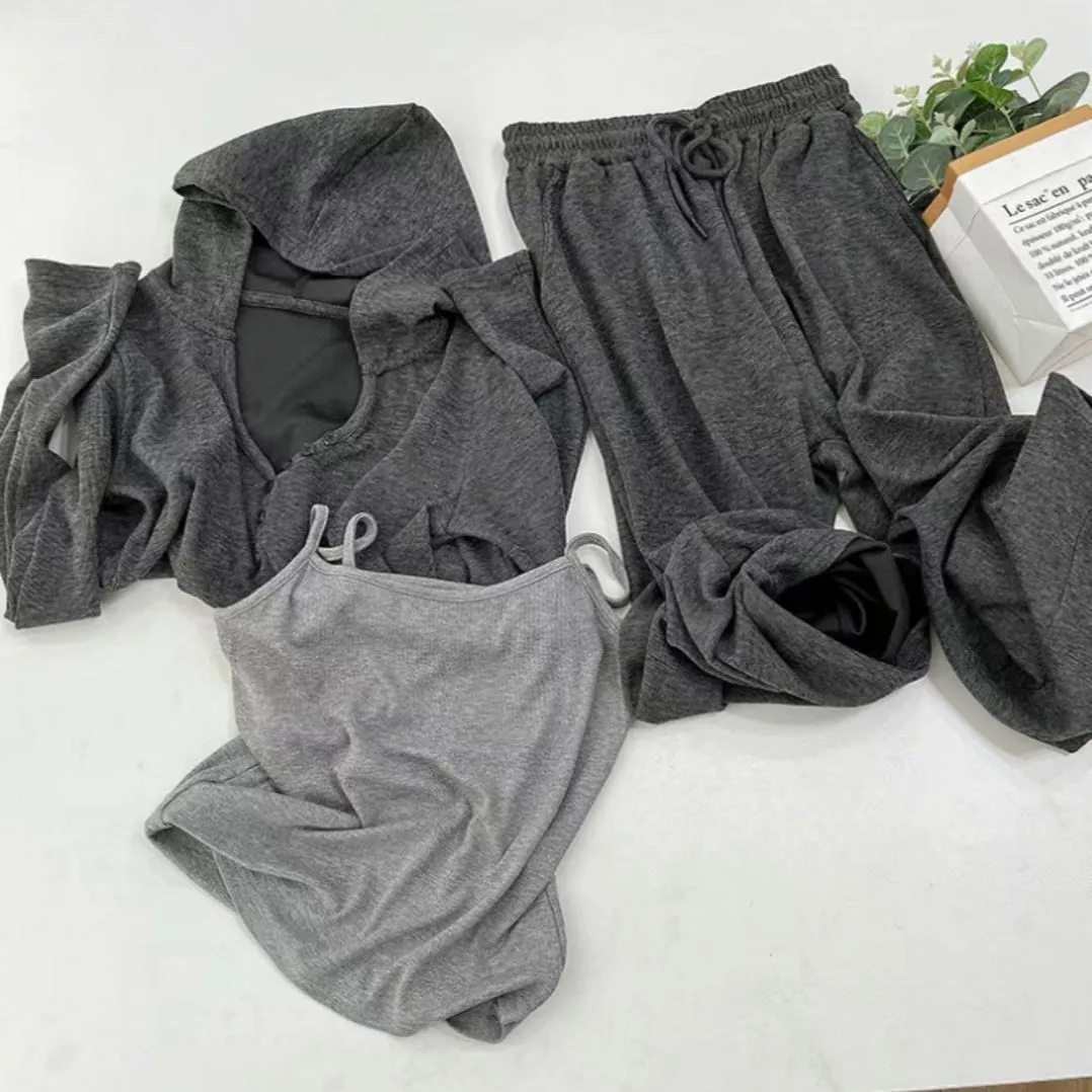 Women's casual sports suit in gray with princess sleeves, long-sleeve top, shorts, and vest