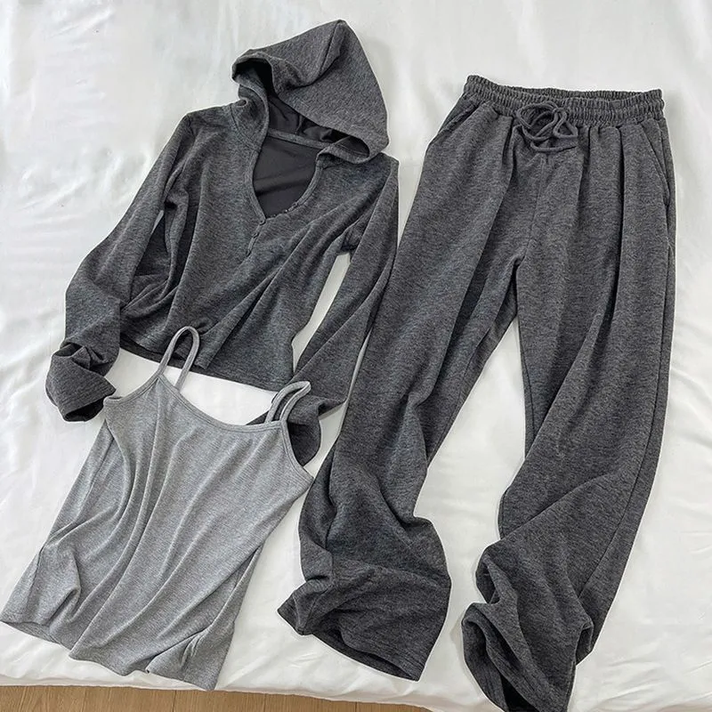 Women's casual sports suit in gray with princess sleeves, long-sleeve top, shorts, and vest